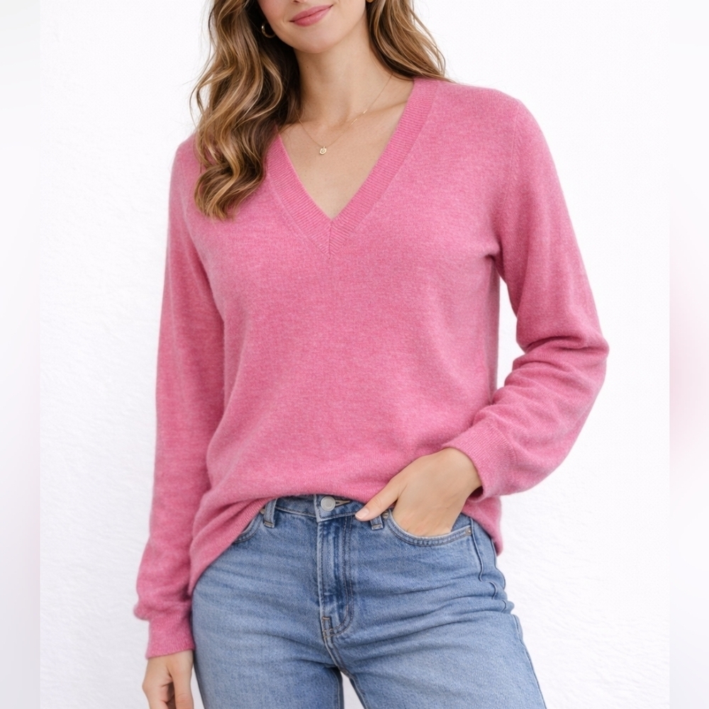 RW&CO. Women's Pink V-Neck Sweater